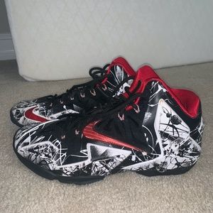 Nike Lebron XI Mens Basketball Shoe